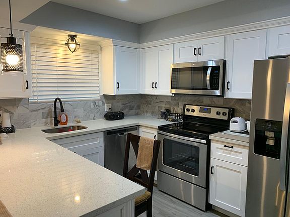 2nd image of 1900 Peach Ave #B