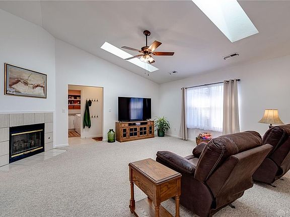 5th image of 1607 Wimbledon Dr