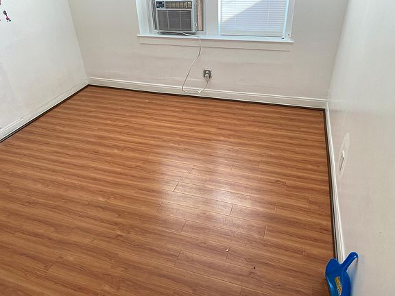4th image of 1058 N Allen Ave #G