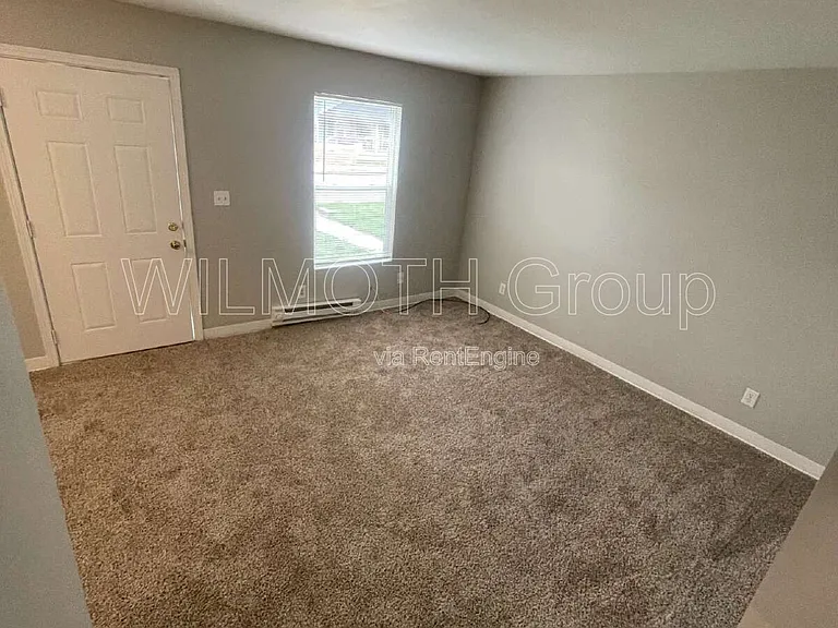 2045 N Dearborn St — Photo 3