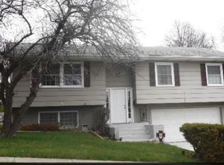 1314 Northlawn Rd, Davenport, IA 52804