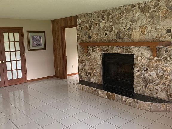 3rd image of 100 Westhampton Dr