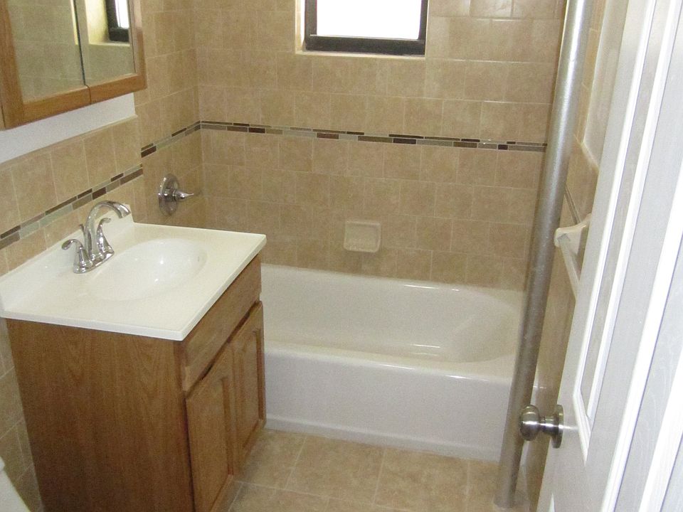 2nd image of 3610 Astoria Blvd APT 1