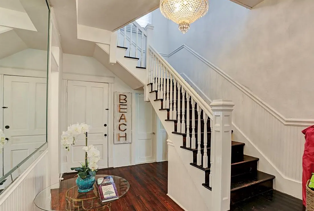 5 bed, 2444 sqft, $2,100 — Photo 2