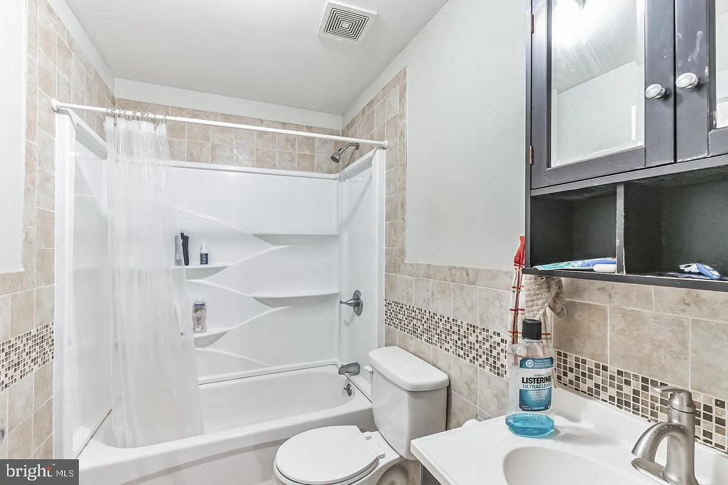 5 bed, 3.0 bath, 1100 sqft, $3,000 — Photo 3