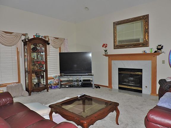 2nd image of 15191 Oakwood Dr