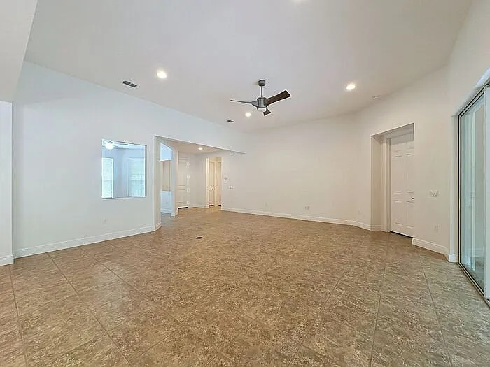 2 bed, 2.0 bath, 2183 sqft, $1,990 — Photo 3