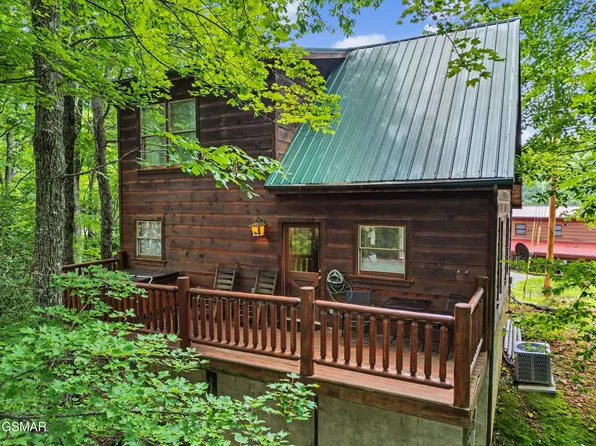 2434 N School House Gap Rd, Sevierville, TN 37876
