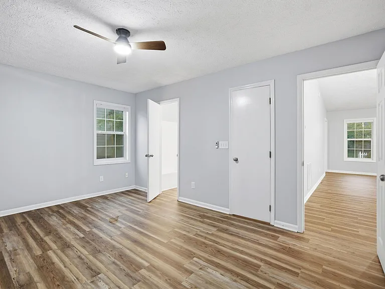 630 Varsity Dr — Photo 13