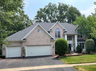 1402 King Edward Ave, St Charles, IL 60174