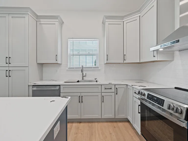 418 N C St — Photo 11
