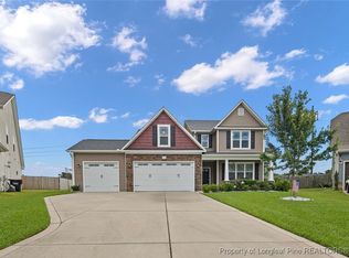 1413 Amen Ct, Hope Mills, NC 28348