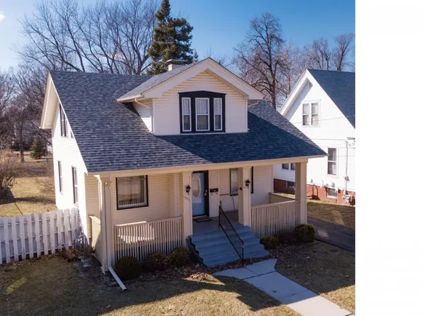 976 Beecher Ave, Galesburg, IL 61401