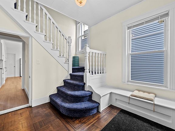 5th image of 131 Beekman Ave