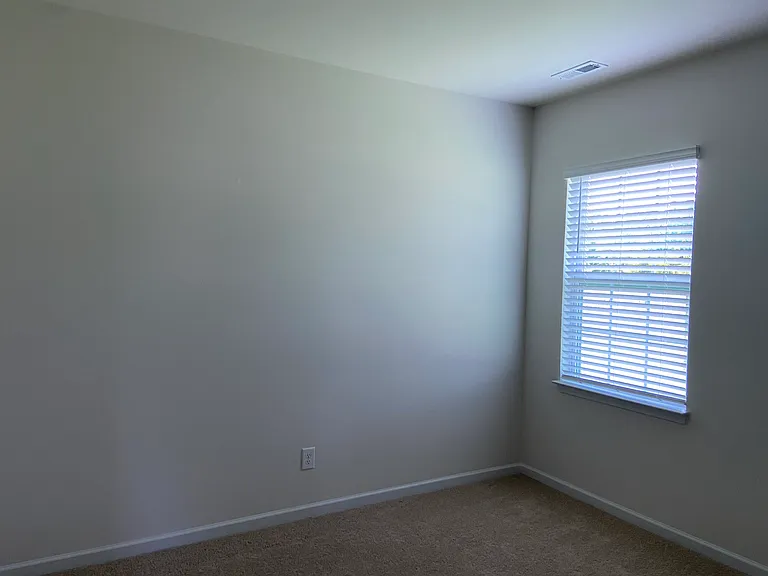 1251 Middlecrest Dr — Photo 10