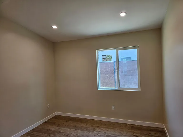 17620 Los Alimos St — Photo 10