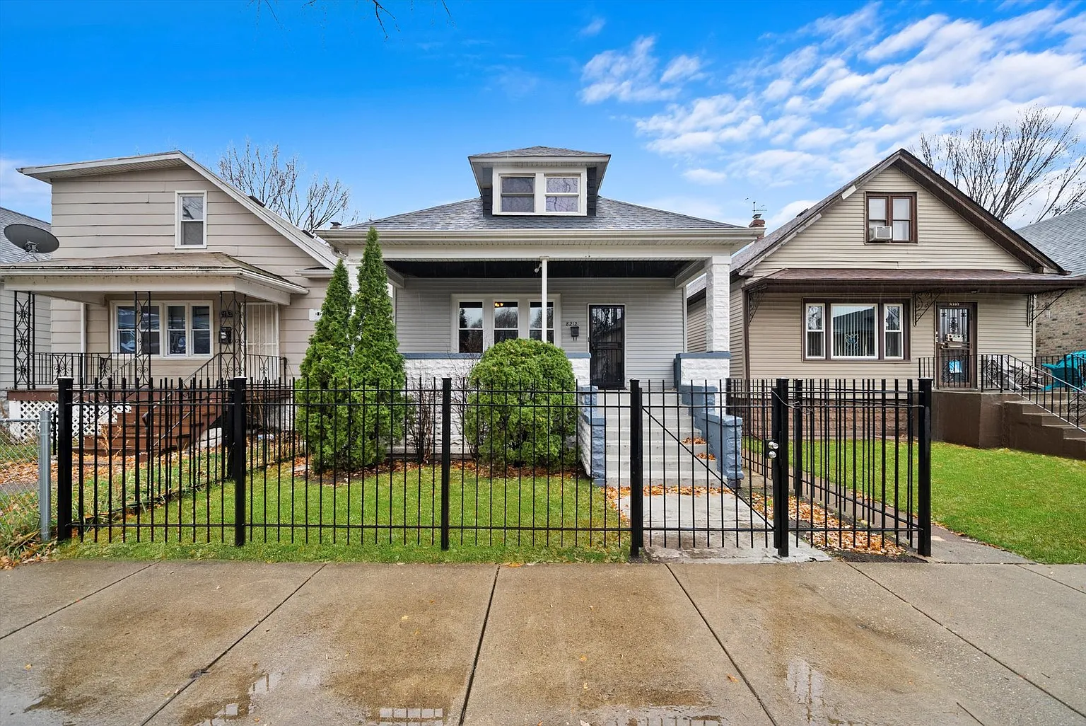 8212 S Saginaw Ave photo 1