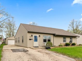 620 Parkside Cir, Streamwood, IL 60107