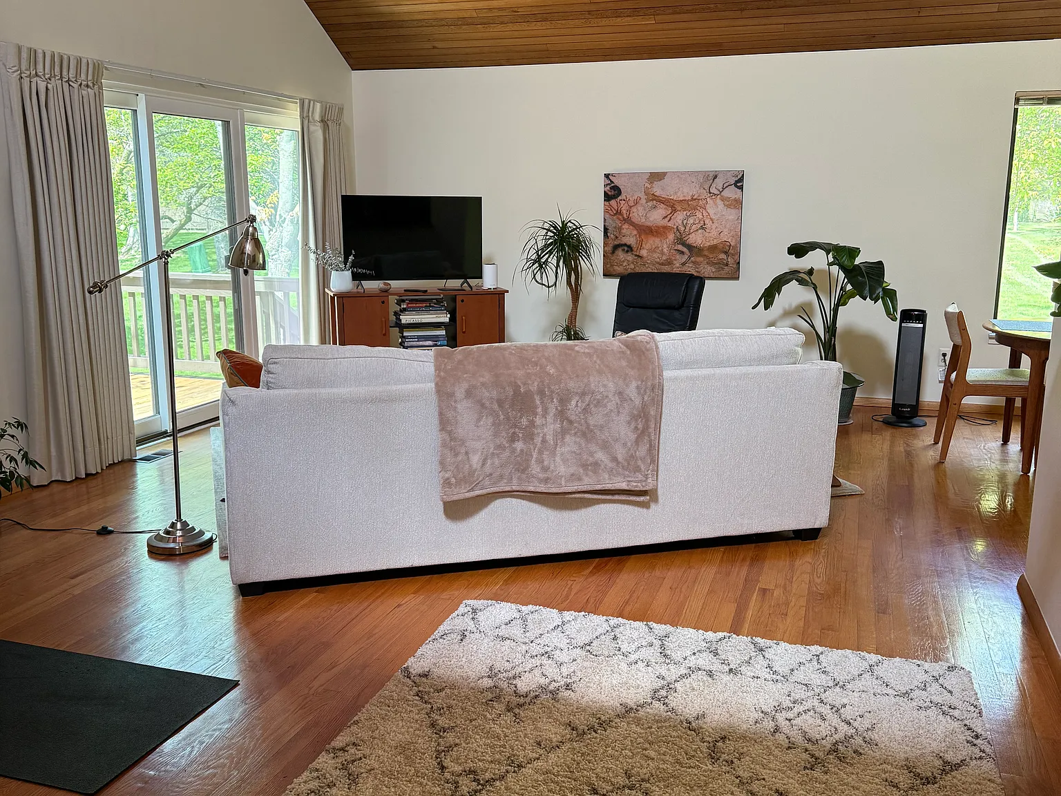 3 bed, 2.5 bath, 2000 sqft, $3,050 — Photo 3