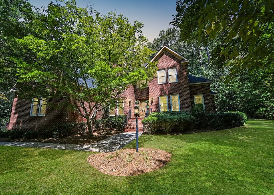 1st image of 245 Brookfield Dr