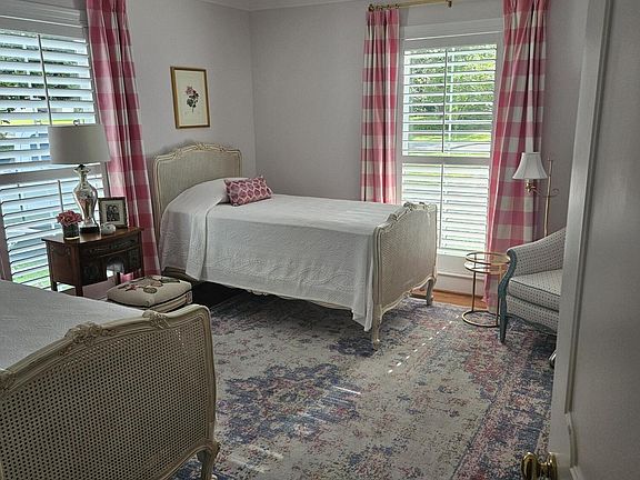 5th image of 1907 Cambridge Drive