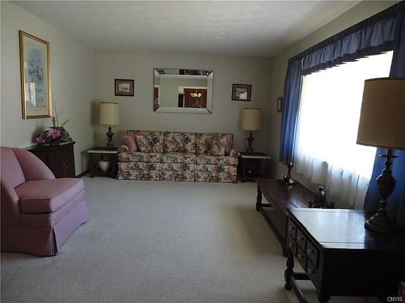 3rd image of 15 Harts Hill Cir