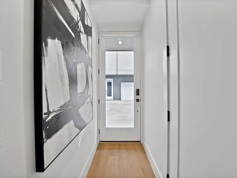 2139 Mail Ave #102 — Photo 3
