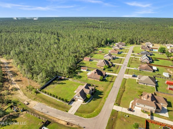 18120 Prairie Dr, Saucier, MS 39574