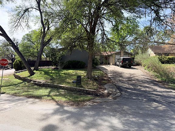 3rd image of 2 Acacia Dr