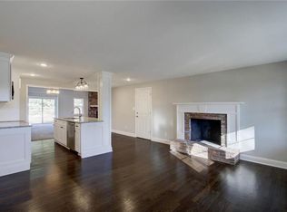 6904 Reeds Rd, Prairie Village, KS 66208