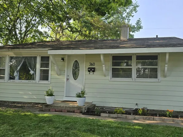 360 Tee Ln, Carpentersville, IL 60110
