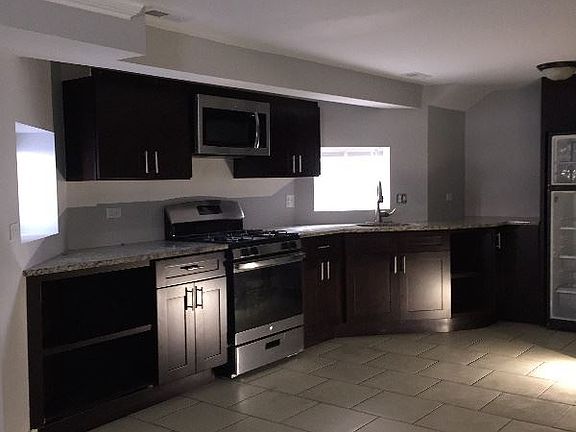 3rd image of 5811 W Melrose St