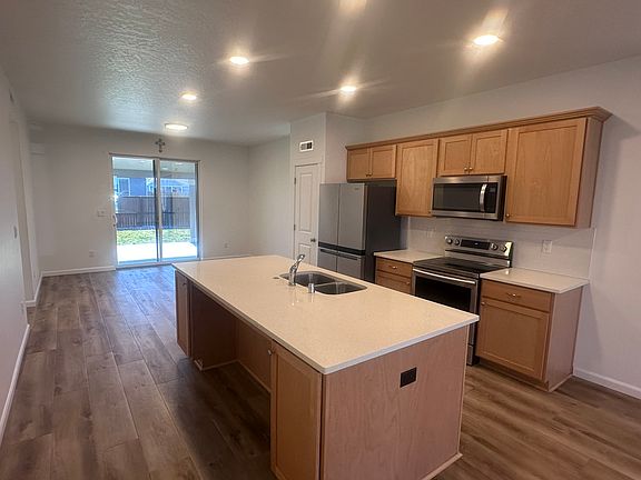 3rd image of 312 Tanzanite Ave