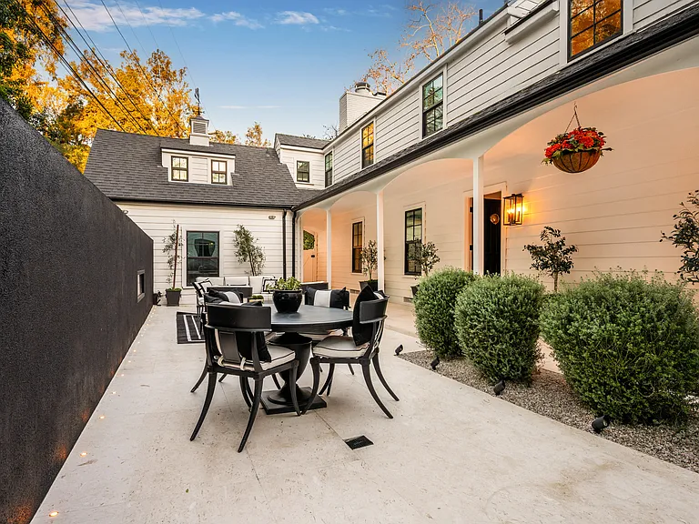 3100 Coldwater Canyon Ave — Photo 4