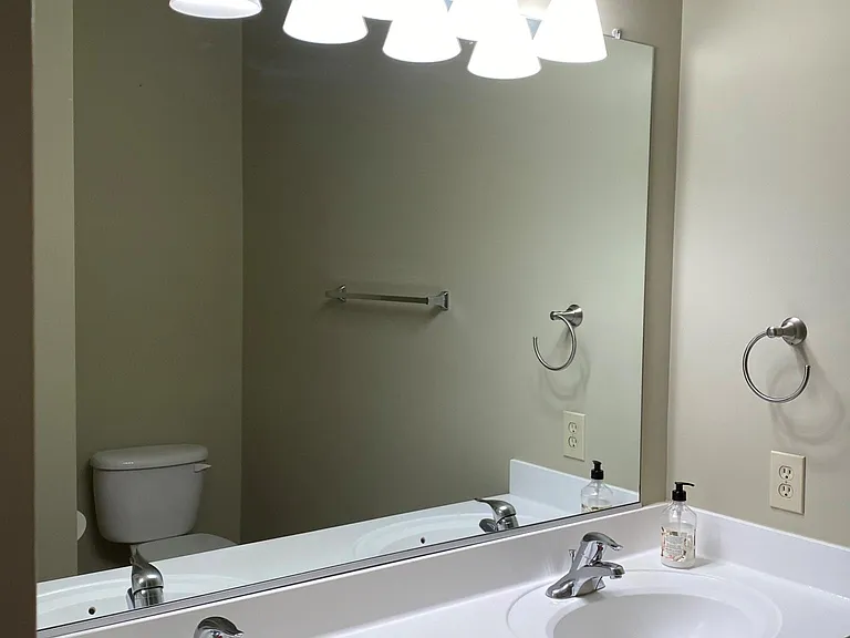 Bedroom 2 - Bathroom