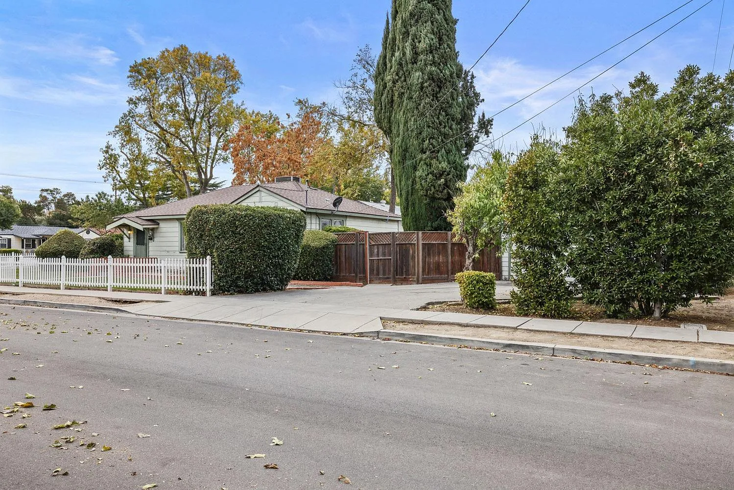 165 Hollywood Ave photo 1
