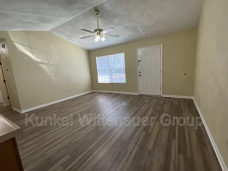 504 Draco Dr — Photo 4
