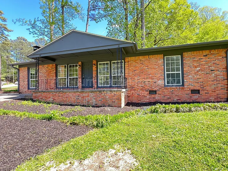 2170 Beech Valley Dr SE — Photo 2