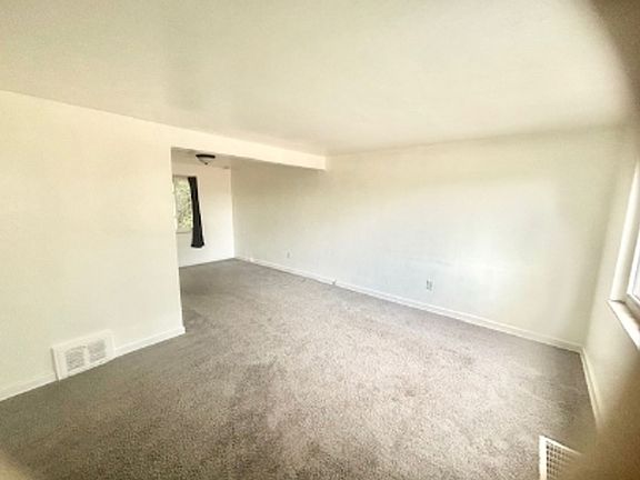 3rd image of 2020 Lindsay Rd