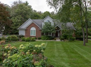 7161 Autumn Wood Dr, Brighton, MI