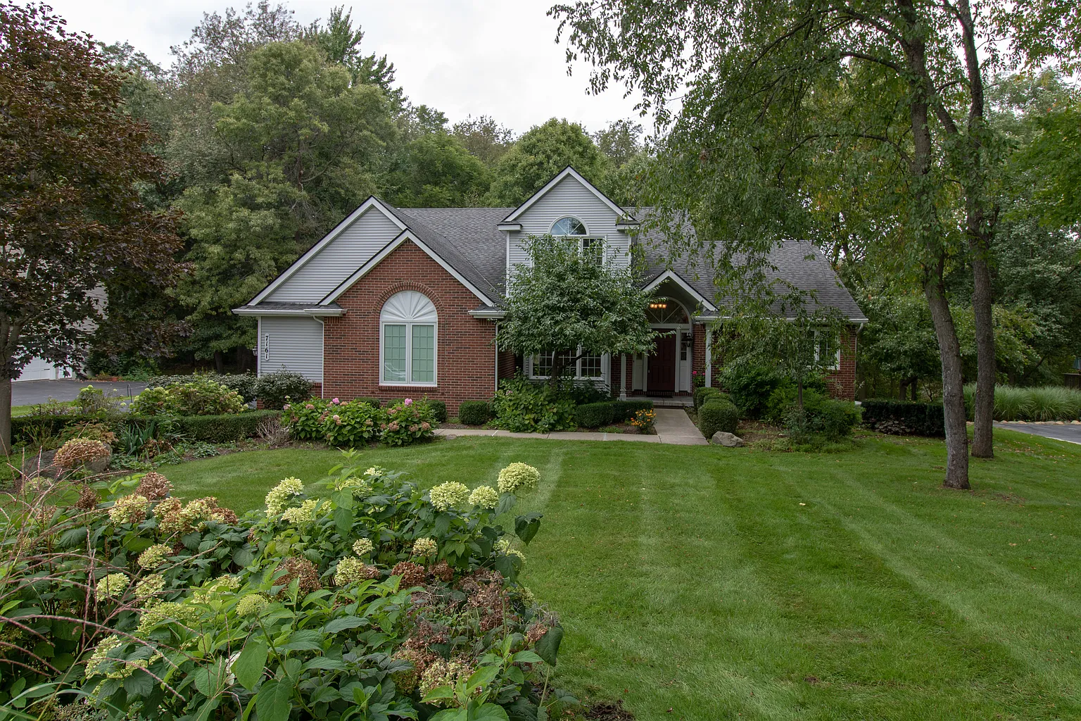 7161 Autumn Wood Dr photo 1