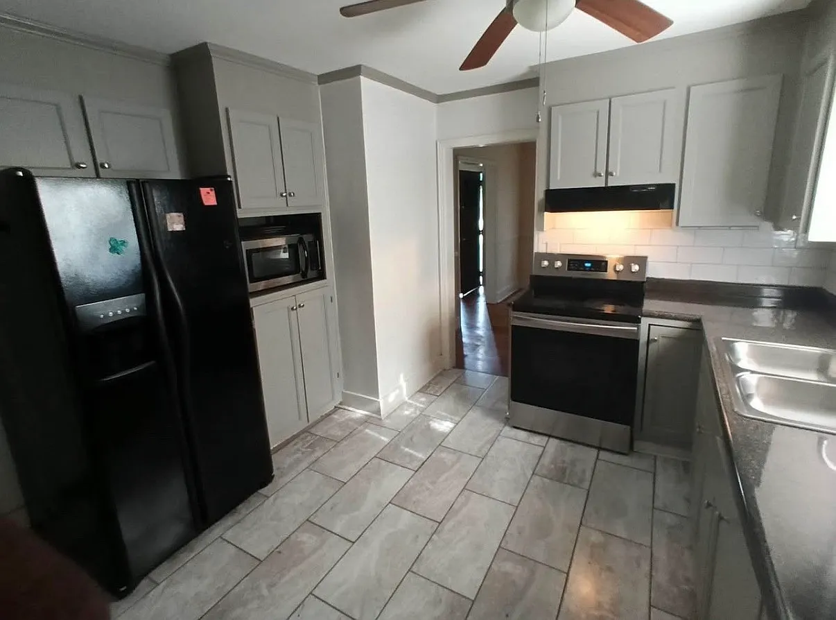 3 bed, 1382 sqft, $1,600 — Photo 2