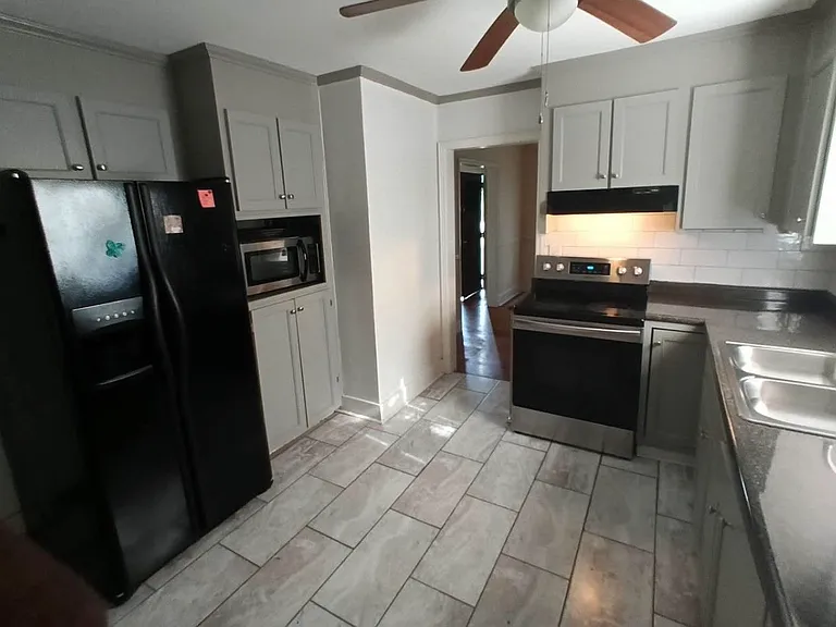 1380 Sylvian Dr — Photo 2