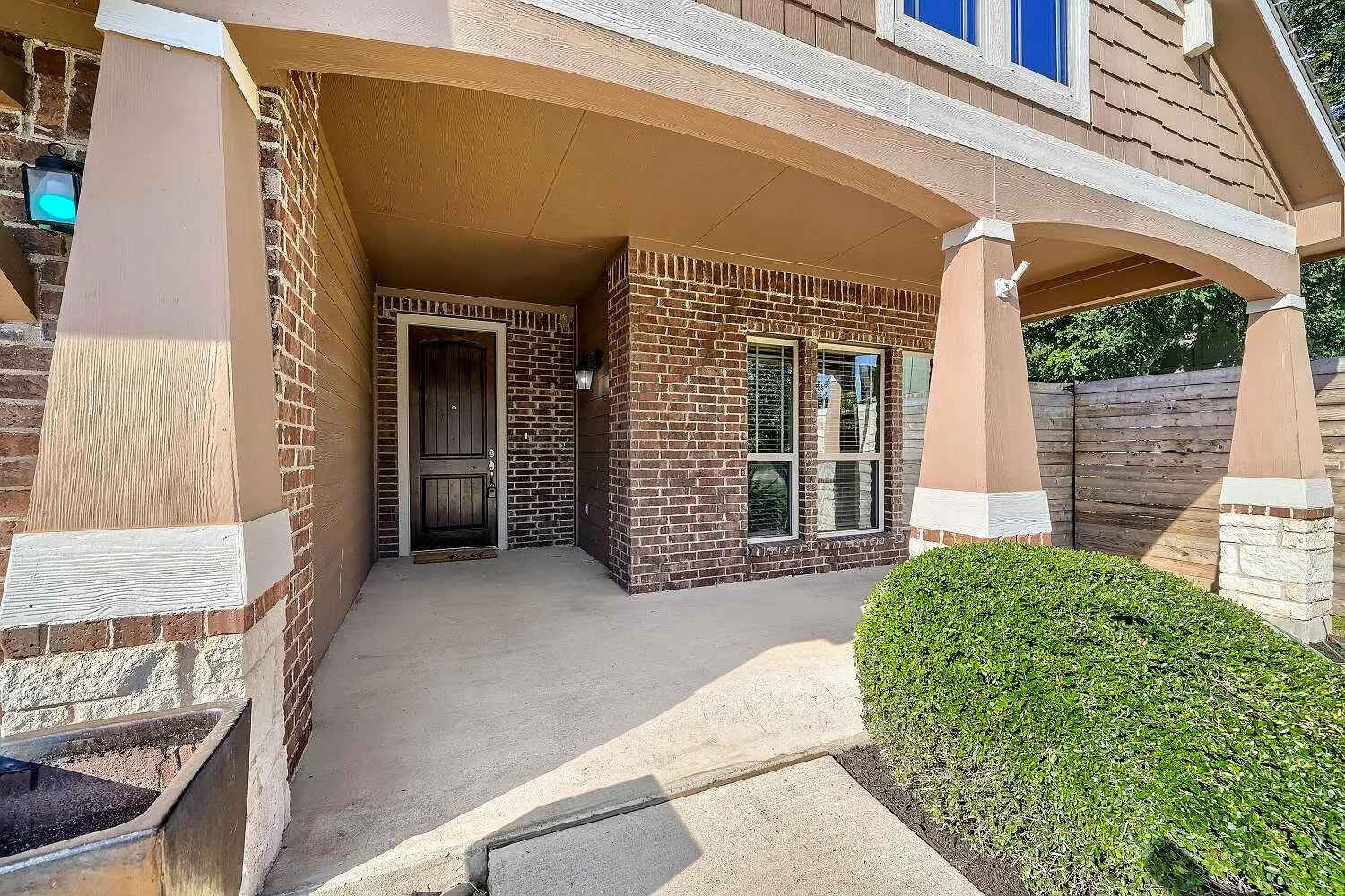 3 bed, 2.0 bath, 1513 sqft, $2,450 — Photo 1