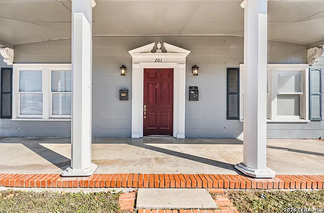 2 bed, 1.0 bath, 1010 sqft, $1,250 — Photo 2