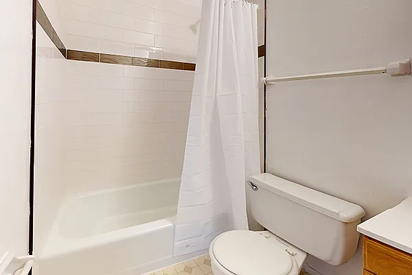 2495 N. Oakland Ave — Photo 26