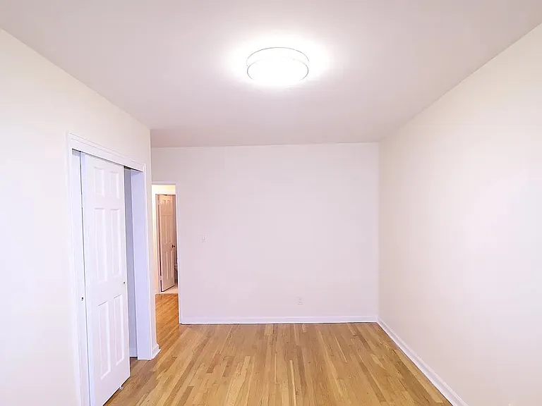3415 Parsons Blvd #4R — Photo 6
