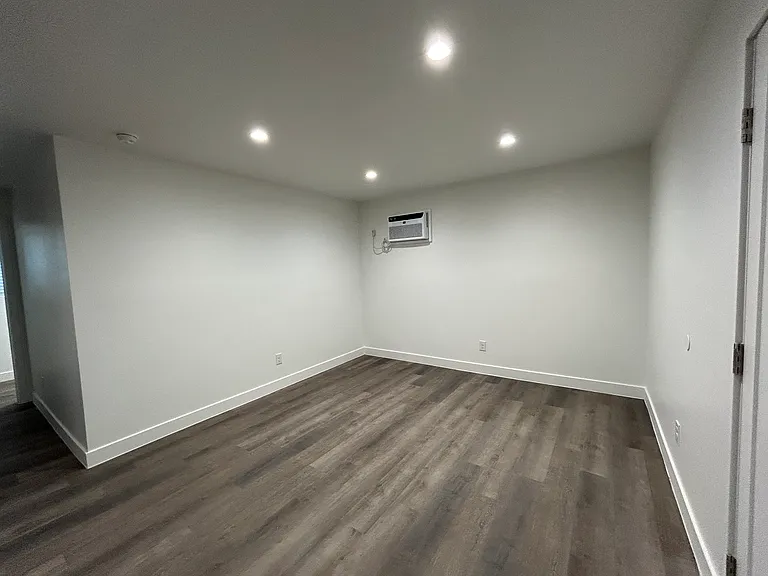 Jr 1 bedroom living space