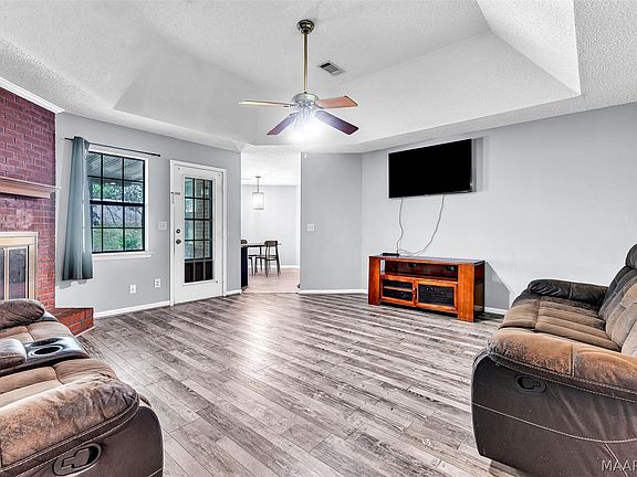 5th image of 384 Forest Park Dr