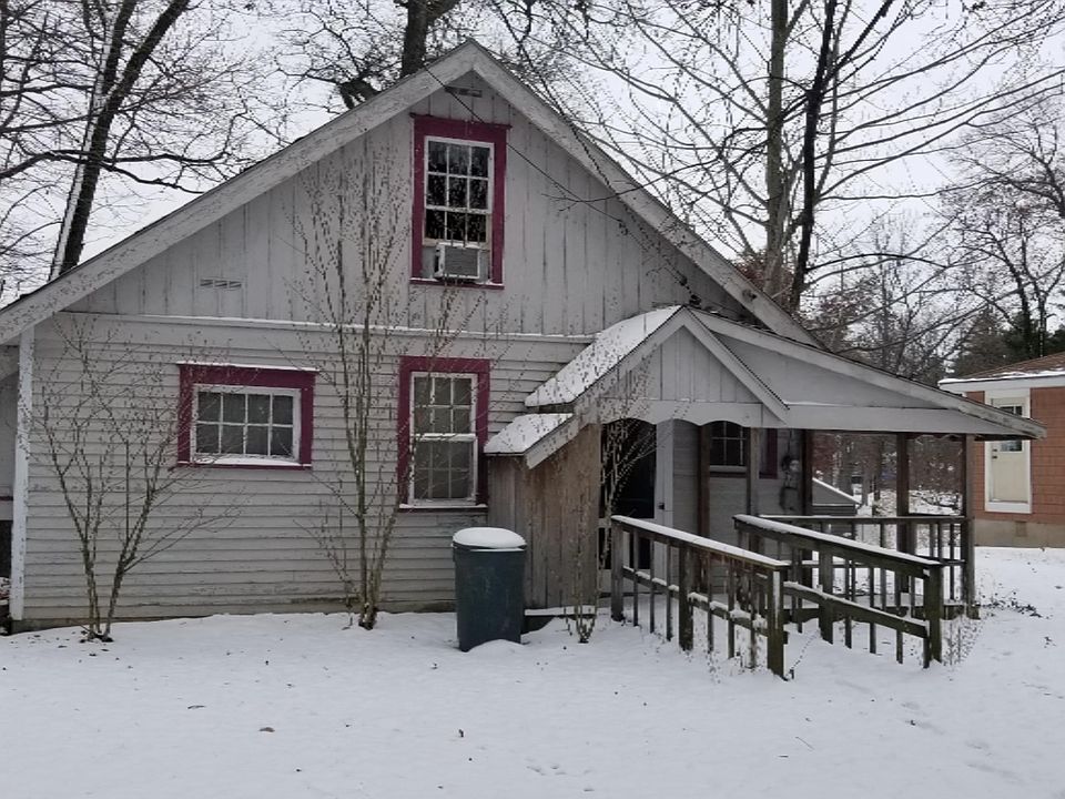 1st image of 8866 Oak Dr